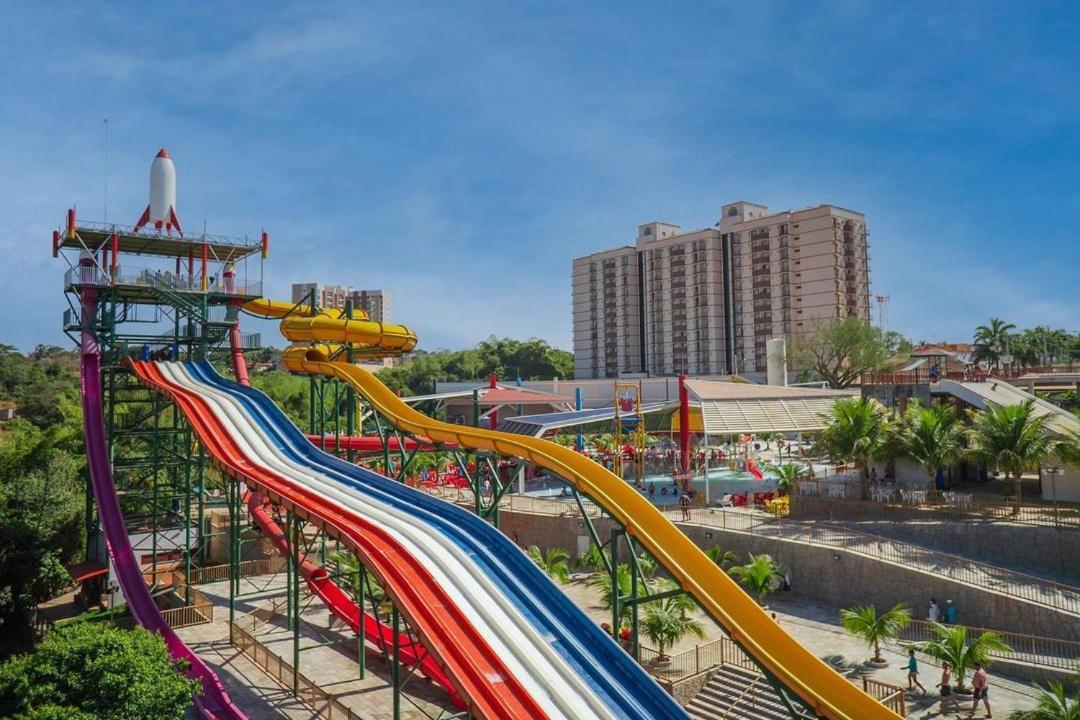 Hotel Spazzio Diroma Cafe Da Manha E Acesso Ao Acqua Park Калдас Новас Екстериор снимка